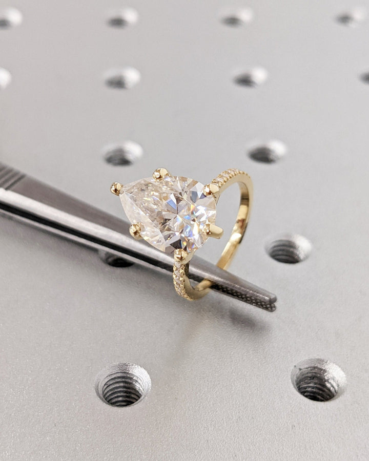 bridal accessory with pear diamond,