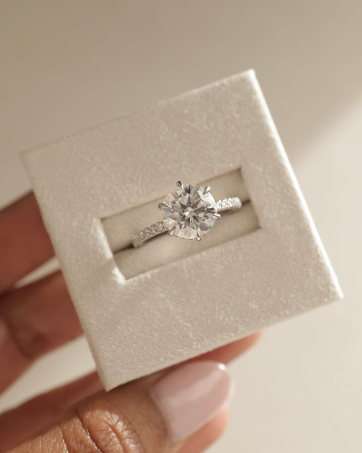 balanced halo setting, floating halo setting, split shank pavé setting, curved pavé setting, tapered pavé setting, rounded pavé setting, architectural pavé setting, geometric pavé setting, clean line pavé setting, polished pavé setting, smooth pavé setting, fine jewelry pavé setting,
