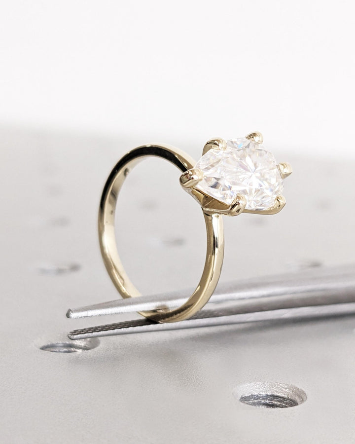 pear cut luxury engagement ring,