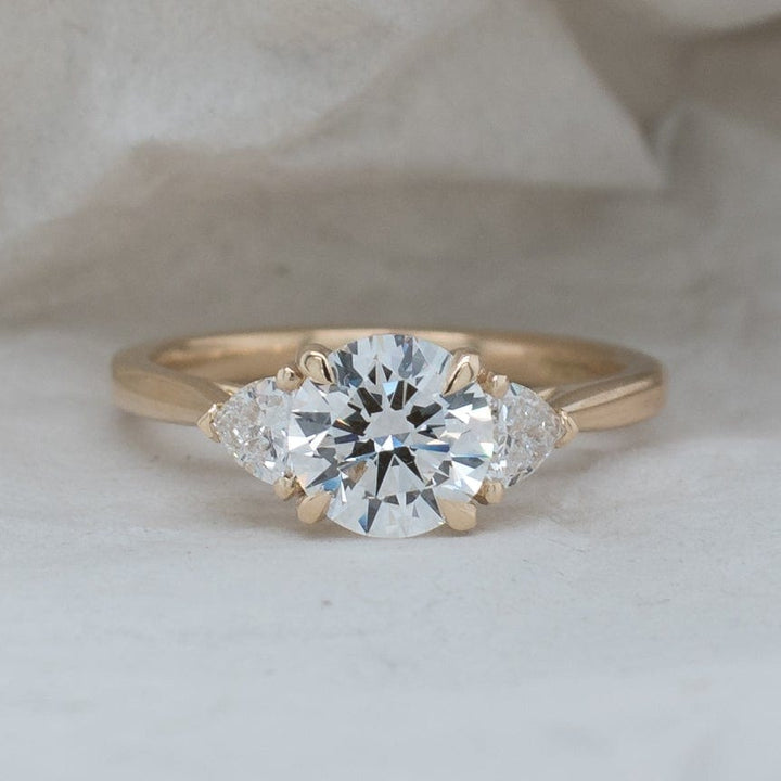 1.0CT Round Cut Moissanite Three Stone Diamond Engagement Ring