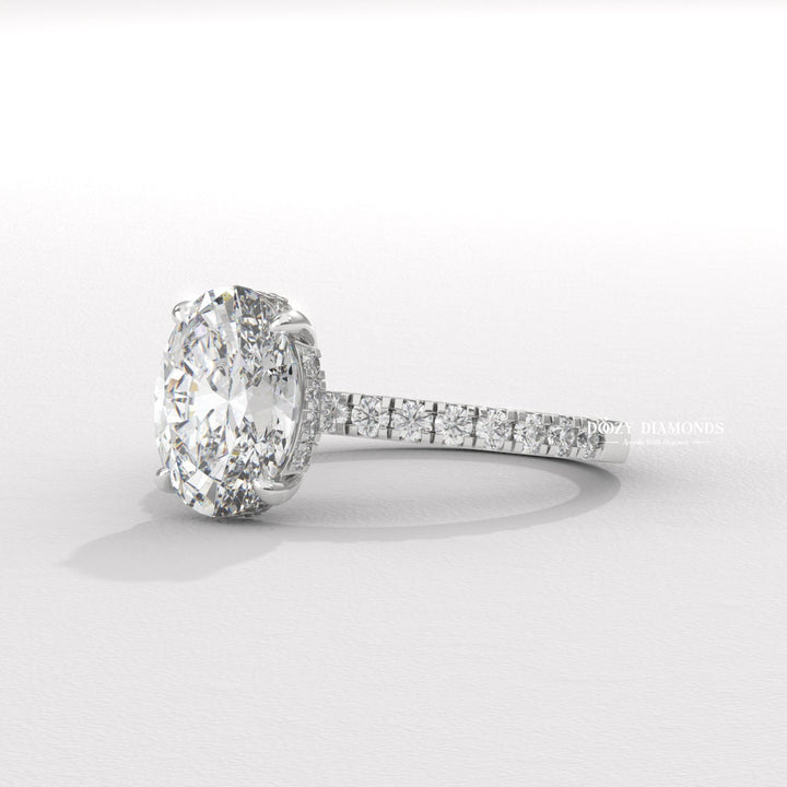 Sustainable Jewelry
Modern Engagement Ring
Unique Engagement Ring
Diamond Jewelry