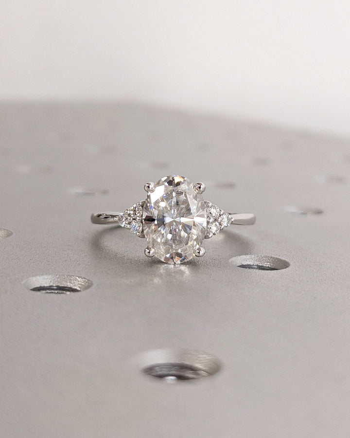 oval cut luxury bridal ring,