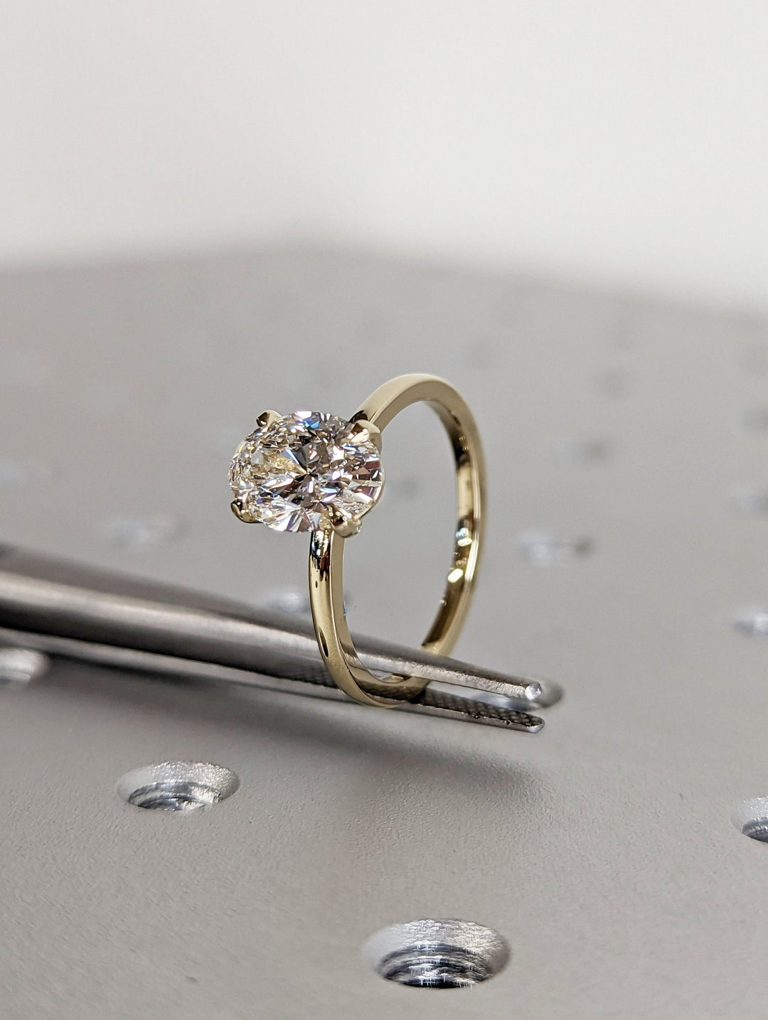 oval cut engagement diamond ring,