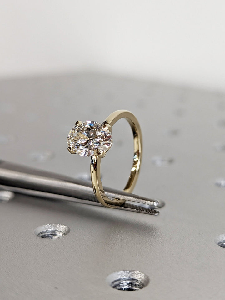 oval cut engagement diamond ring,