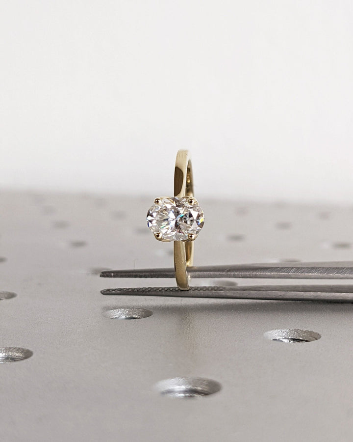 sparkling diamond engagement jewelry,