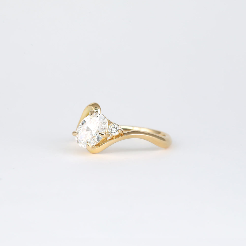 premium lab diamond ring, luxury lab grown diamond, sustainable luxury jewelry, ethical bridal jewelry, eco conscious jewelry, lab grown bridal ring, lab grown wedding ring, oval lab grown diamond ring, oval lab diamond ring, premium lab created diamond ring,