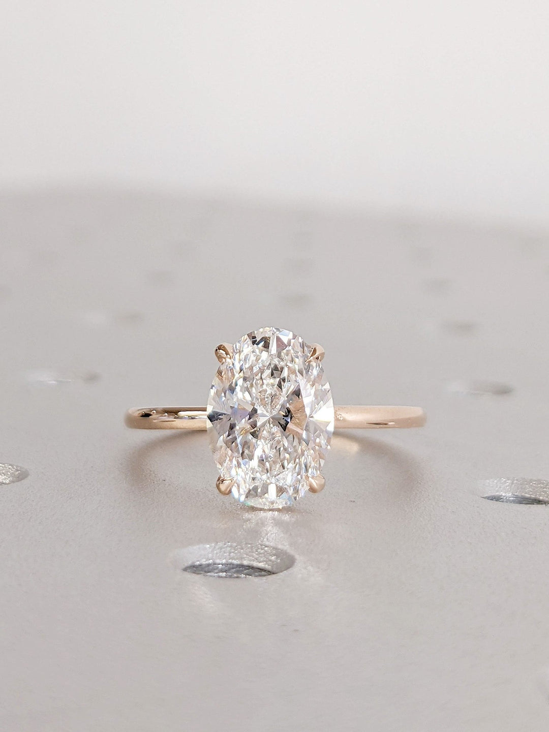 oval center diamond,