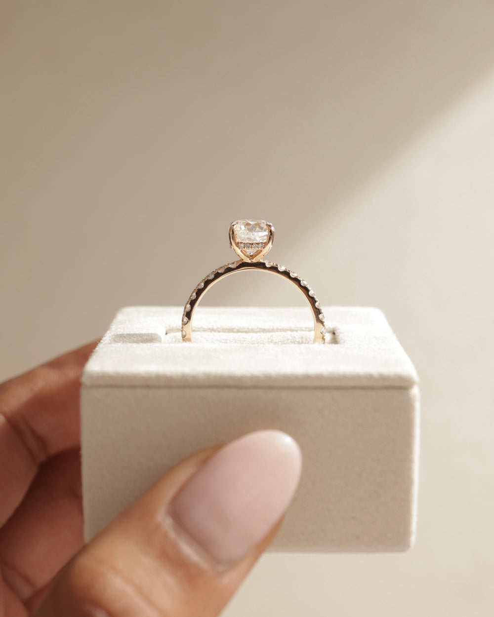 french pavé setting, u cut pavé setting, bead set pavé setting, bright cut pavé setting, shared prong pavé setting, prong pavé setting, claw prong pavé setting, basket hidden halo setting