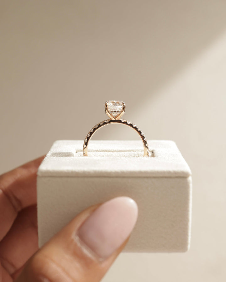french pavé setting, u cut pavé setting, bead set pavé setting, bright cut pavé setting, shared prong pavé setting, prong pavé setting, claw prong pavé setting, basket hidden halo setting