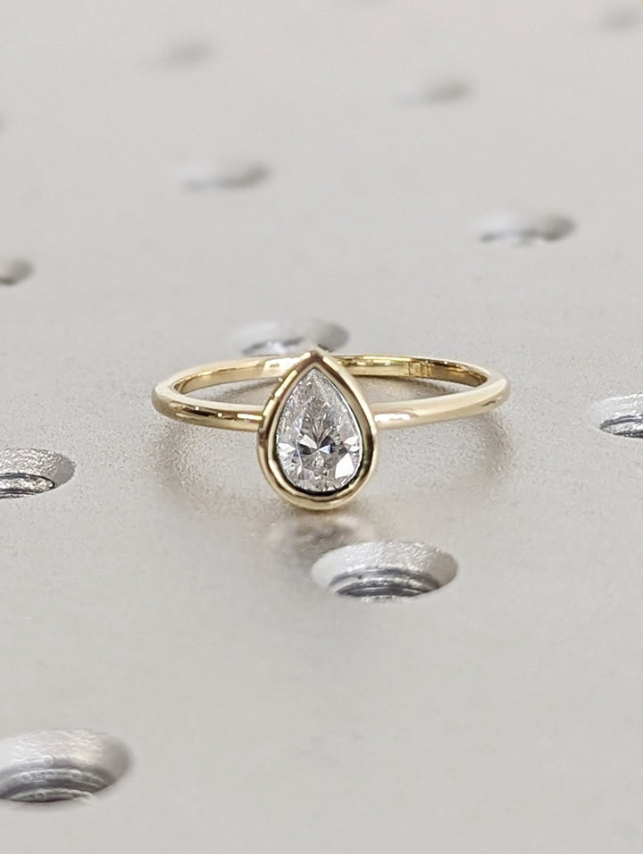 1 carat pear diamond engagement ring,