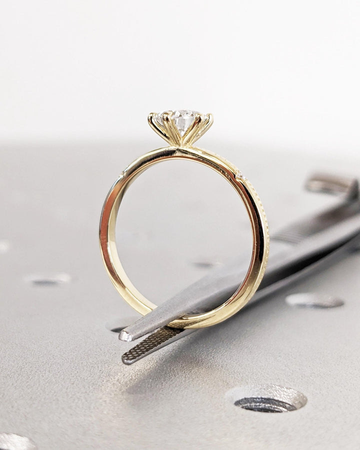 pear cut center diamond ring,