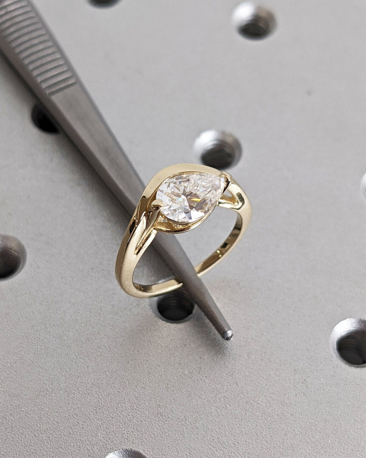 pear center diamond,