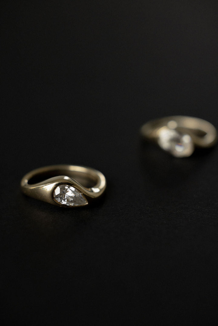 1.0CT East West Pear Cut F - VS Lab Grown Diamond Unique Bridal Ring Set - Doozy Diamonds