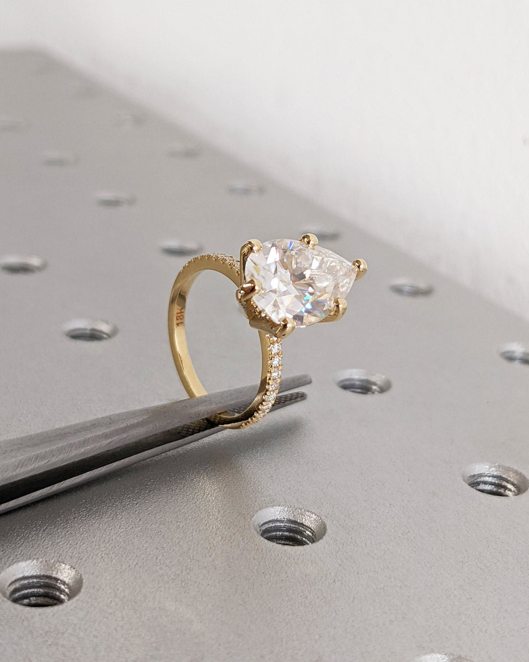 lassic luxury engagement ring,