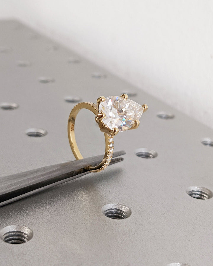 lassic luxury engagement ring,