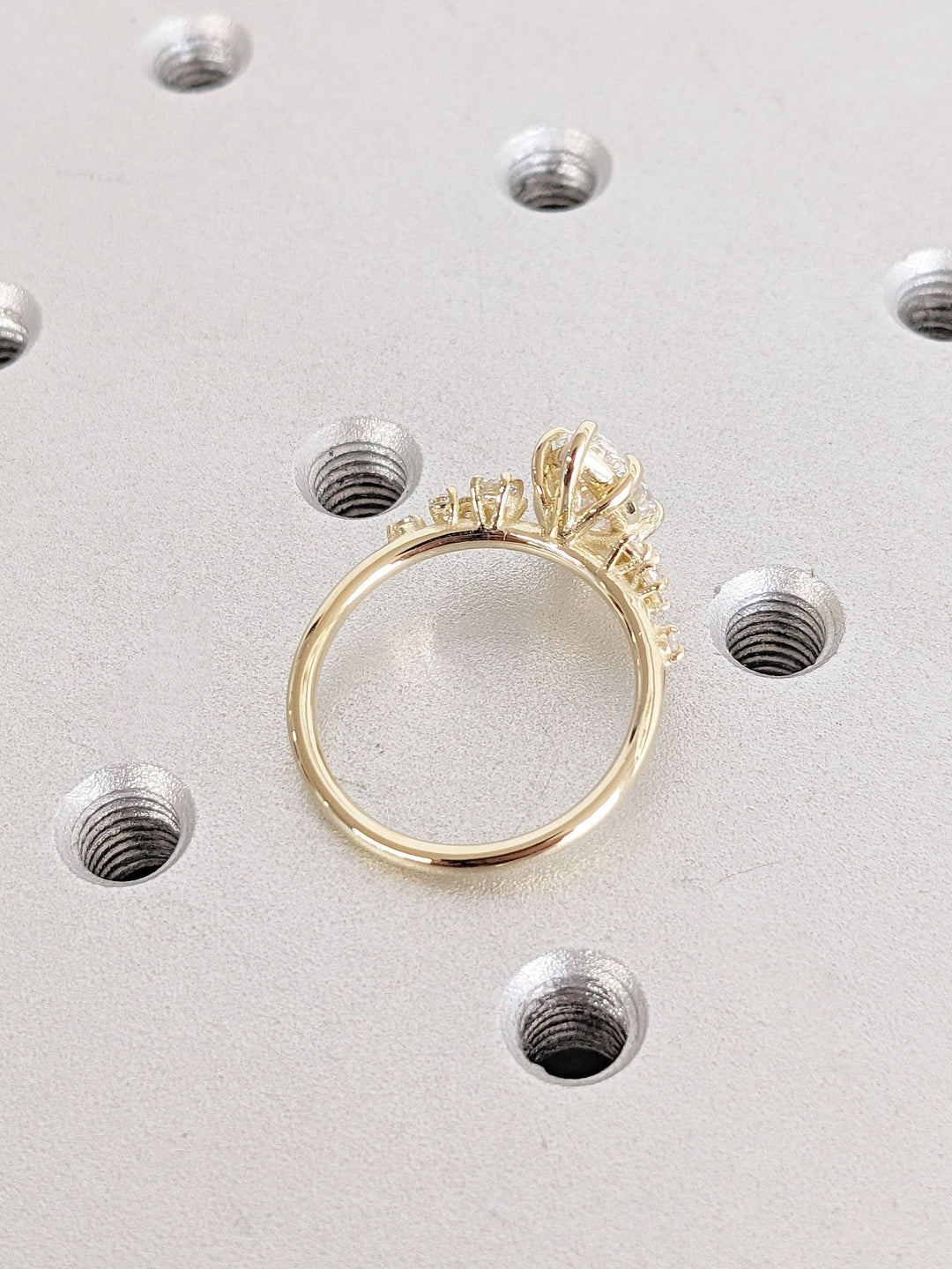 pear cut center stone,