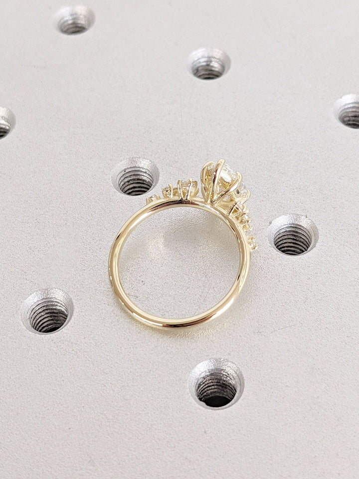 pear cut center stone,