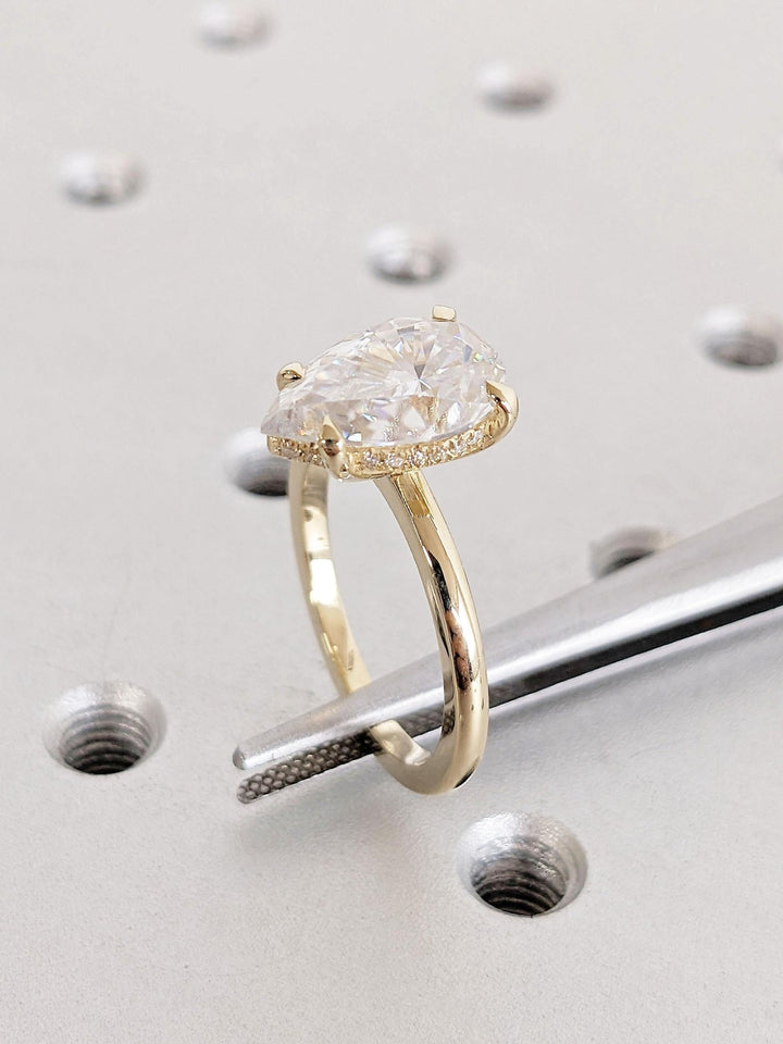 heirloom quality pear diamond ring,