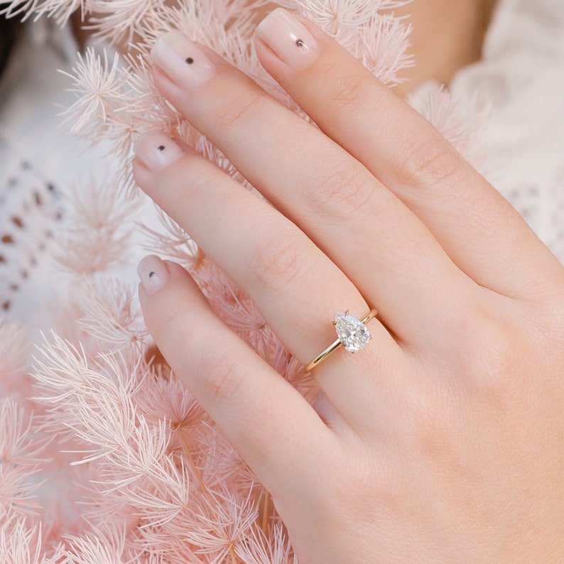 luxury diamond engagement ring,