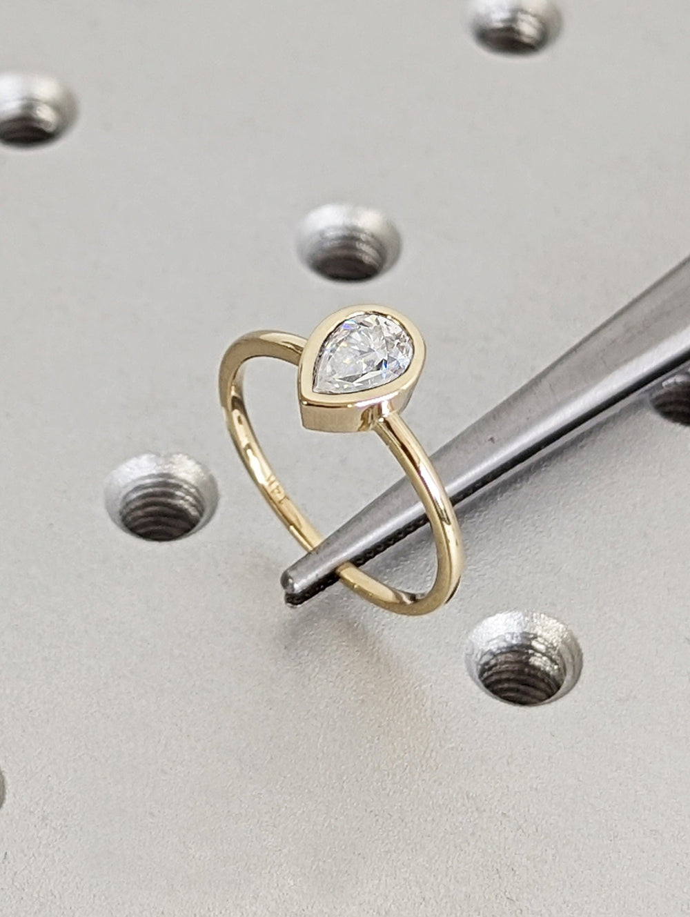 lab grown pear cut diamond engagement ring,