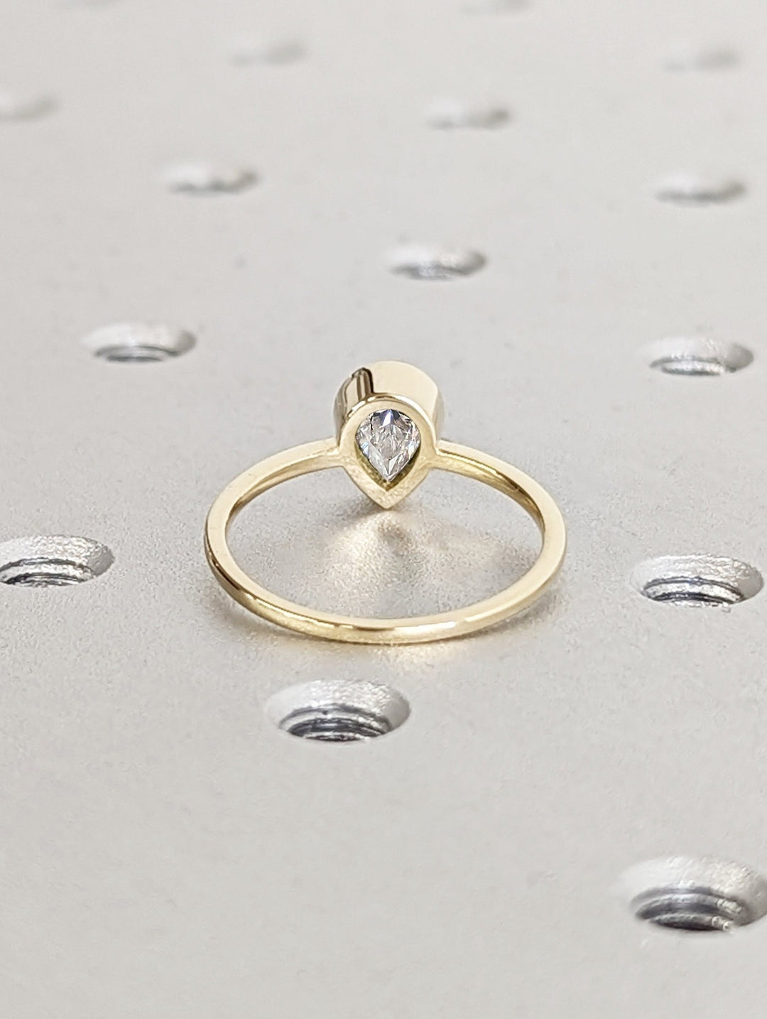 sustainable lab grown diamond engagement ring,