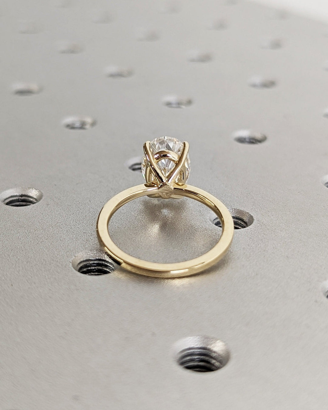 lab-diamond-engagement-ring
