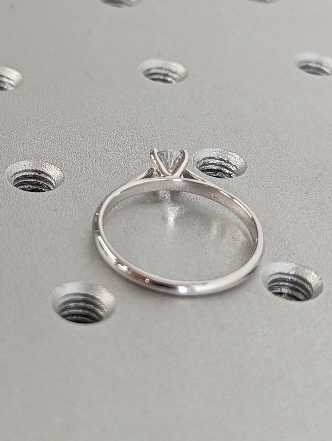 women-ring
