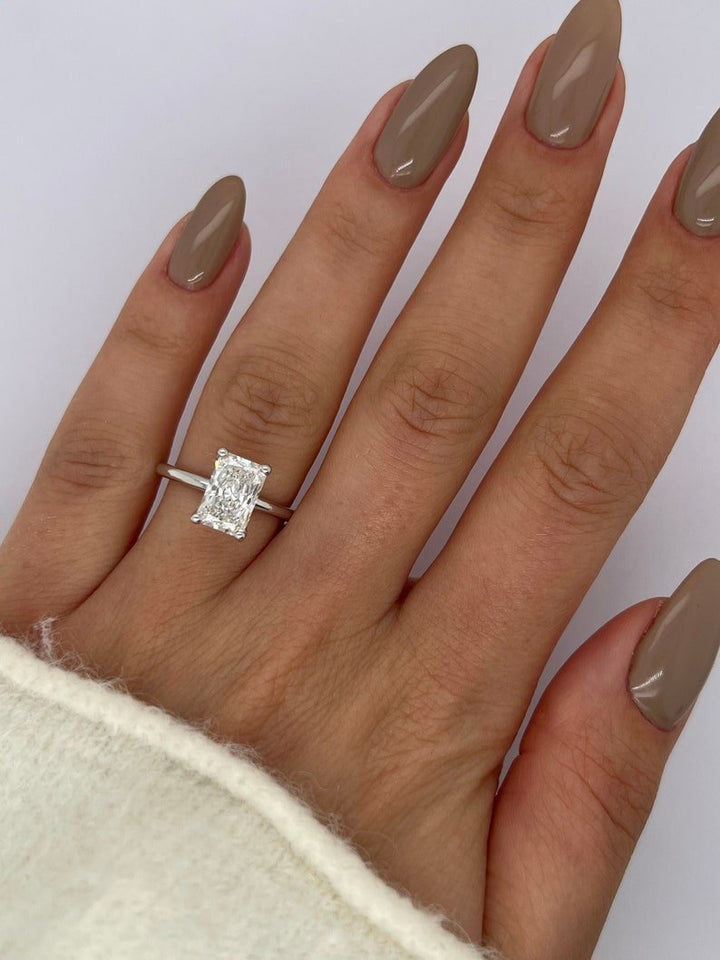 romantic diamond ring,