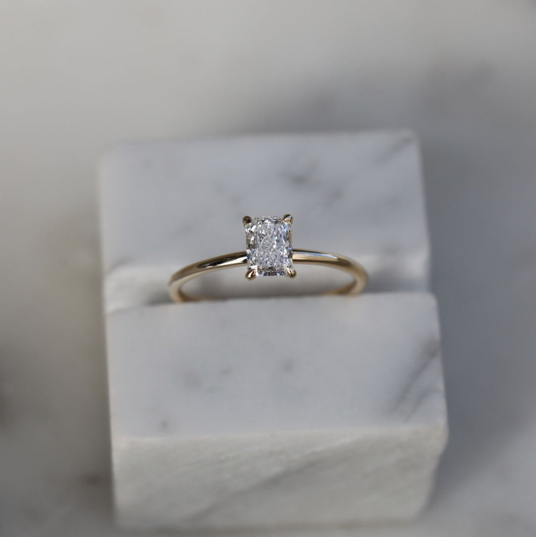 radiant cut diamond ring, r