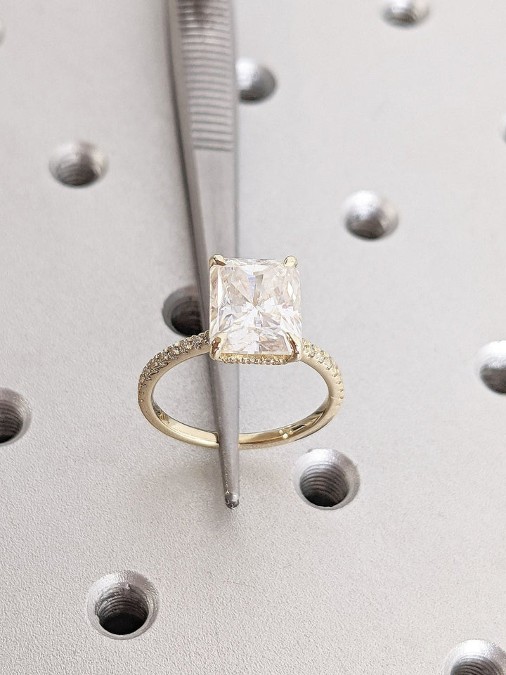 hidden halo pave ring,