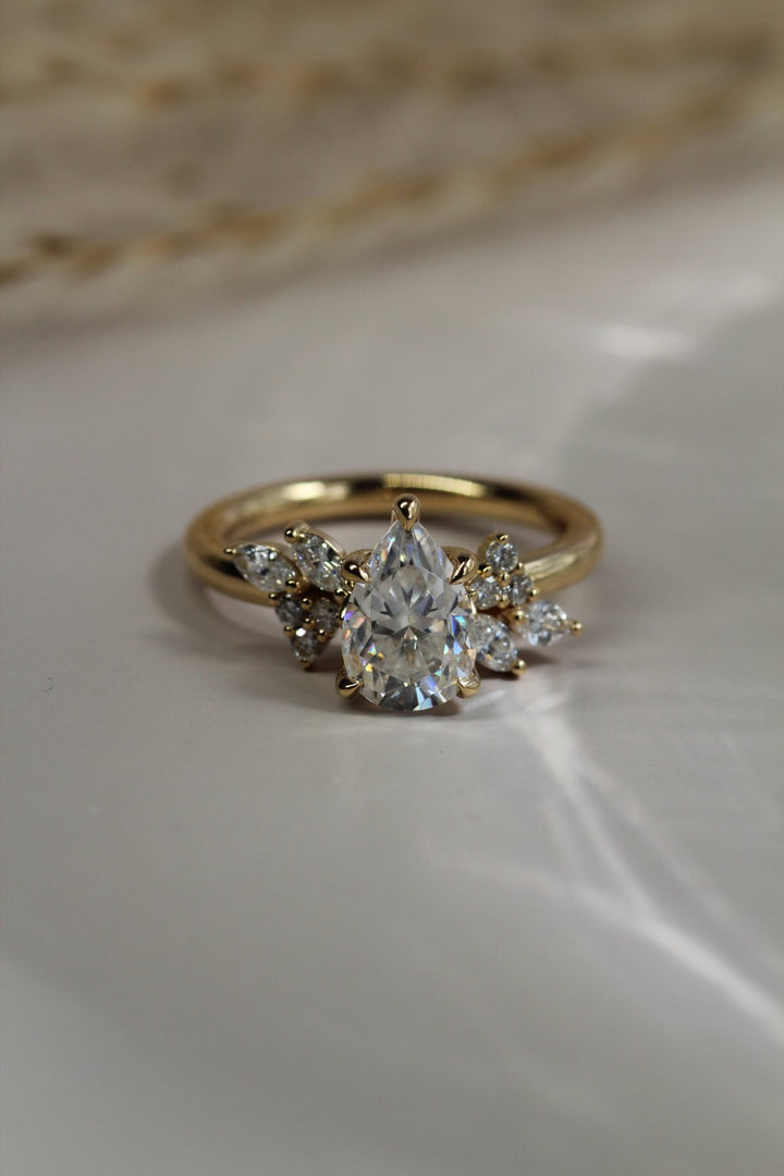 pear cut sparkle ring,