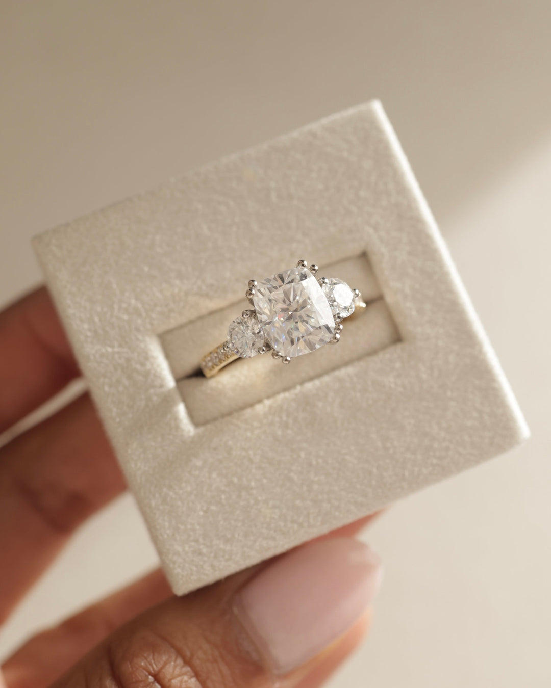 classic three stone setting, luxury three stone setting, minimalist three stone setting, structured three stone setting, symmetrical three stone setting, balanced three stone setting, graduated three stone setting, linear three stone setting, multi stone pave setting,