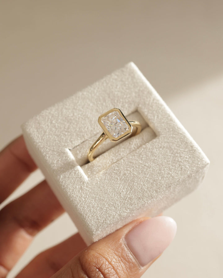 flush bezel setting, sleek bezel engagement setting, modern solitaire bezel setting, minimal solitaire bezel setting, refined solitaire bezel setting, architectural bezel setting, geometric bezel setting, structured bezel setting, angular bezel setting, soft edge bezel setting, rounded bezel setting,