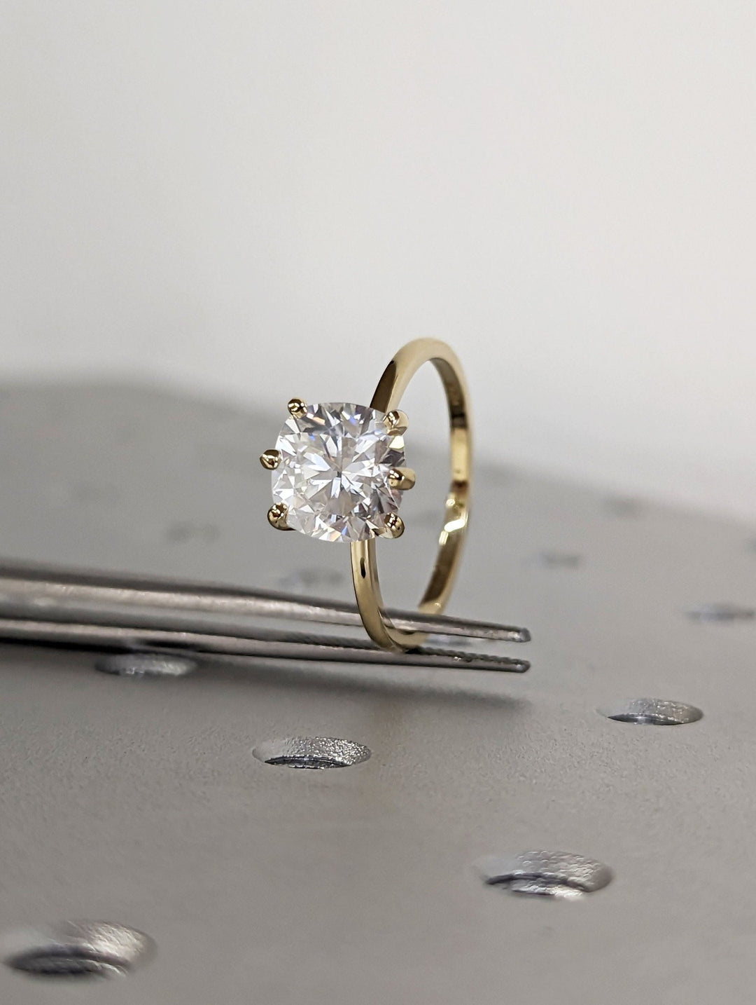 cushion cut center stone engagement ring,