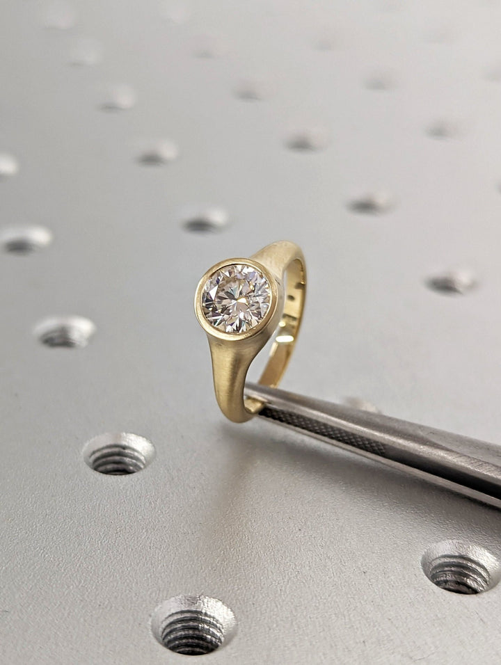 premium round diamond ring