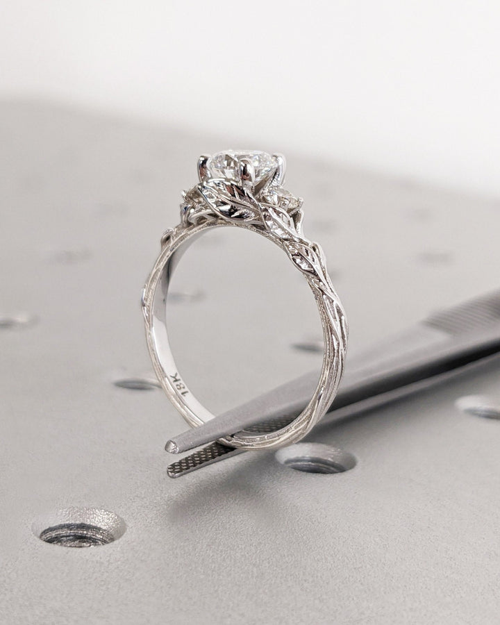elegant round cut ring,