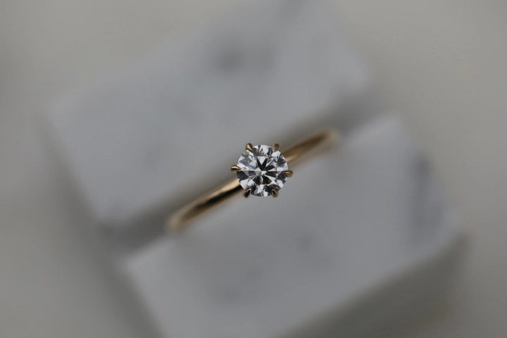 round diamond centerpiece,