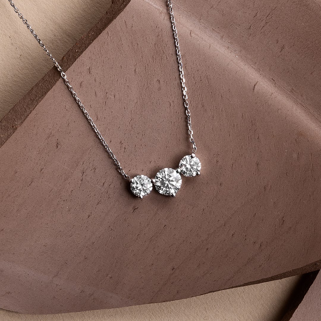 round-cvd-f-vs-diamond-necklace