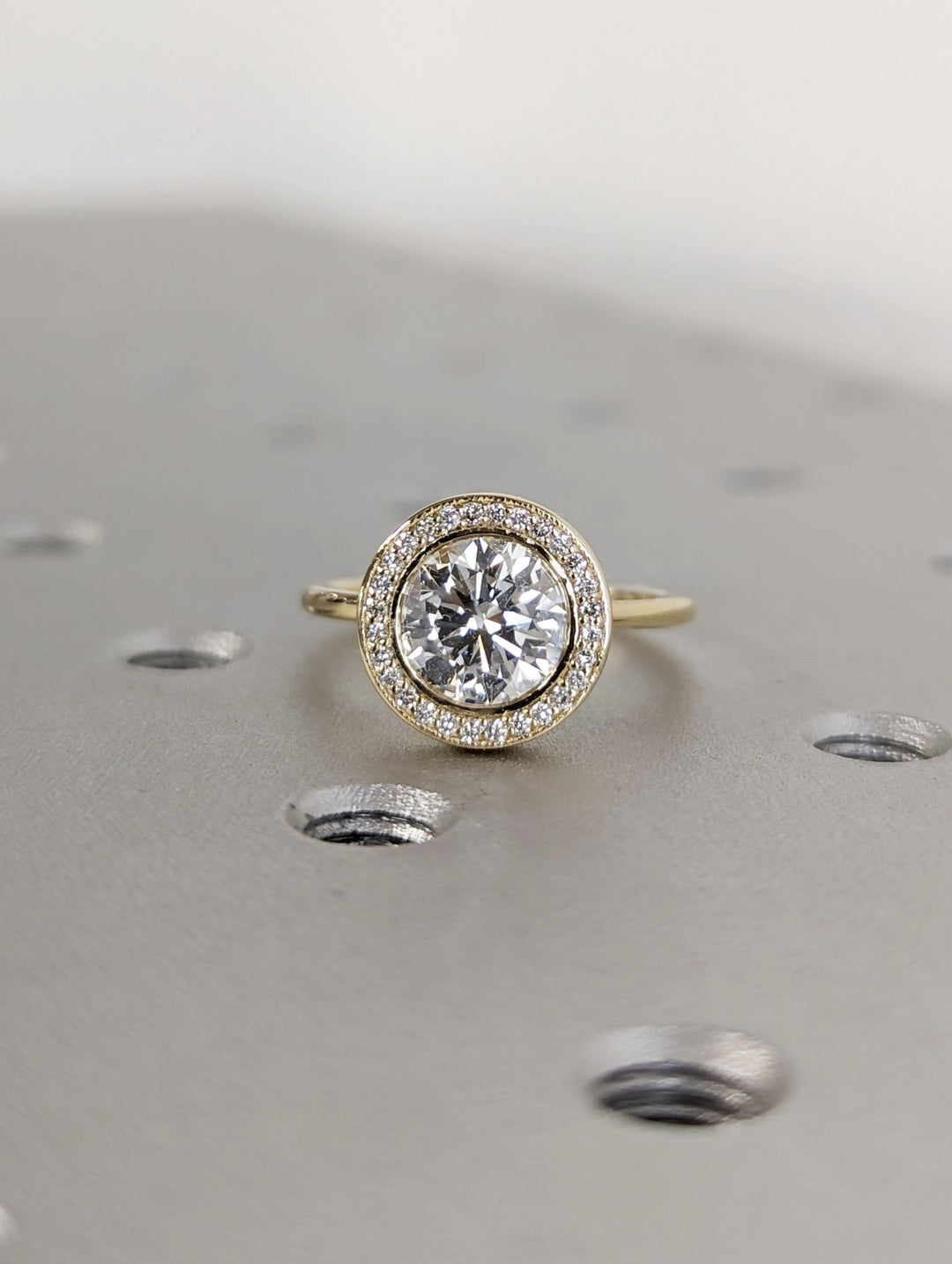 Women's engagement ring featuring 1.50CT round diamond
