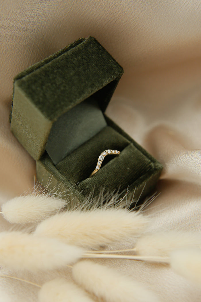 Round Diamond CVD EF/VVS Vintage Wave Wedding Band