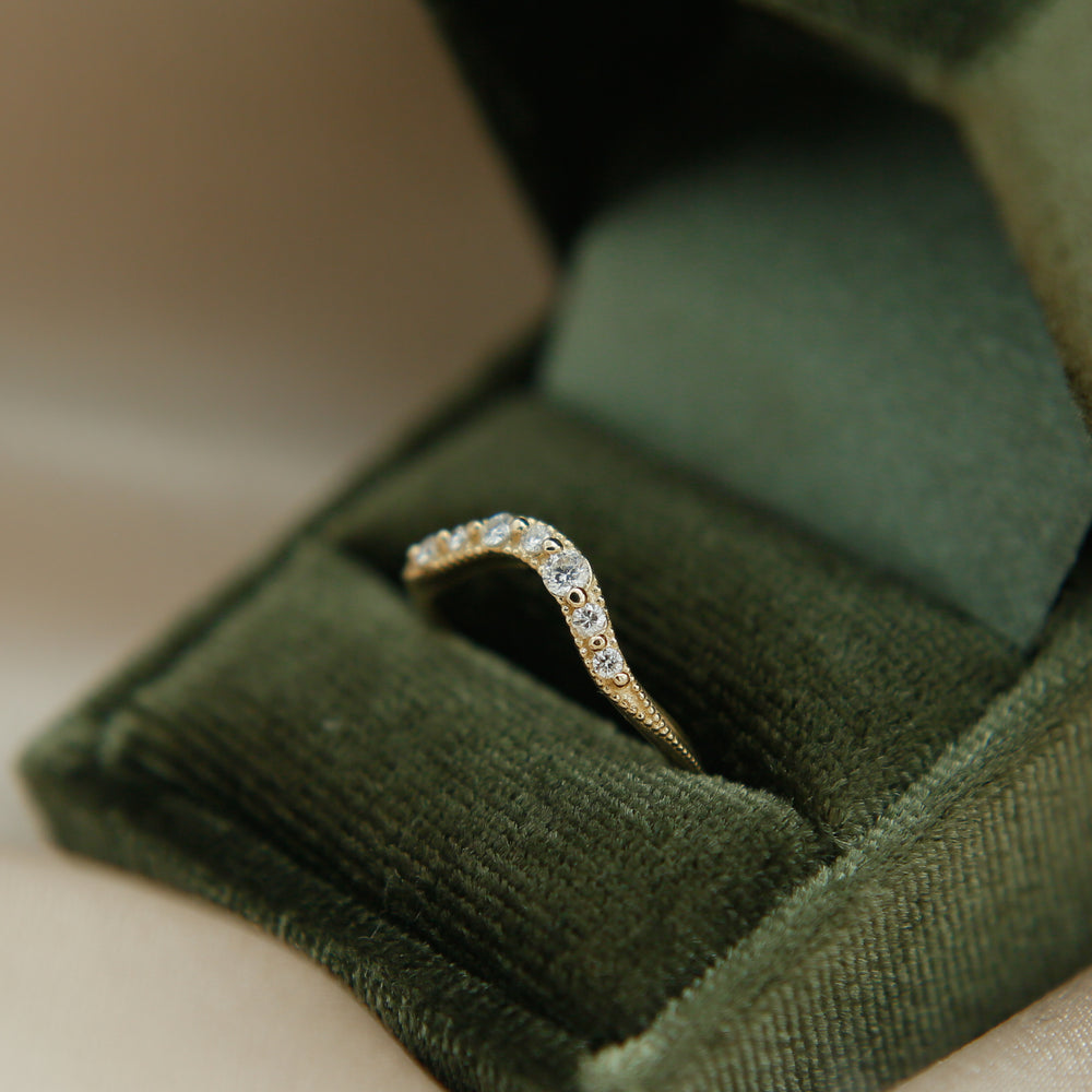 Round Diamond CVD EF/VVS Vintage Wave Wedding Band