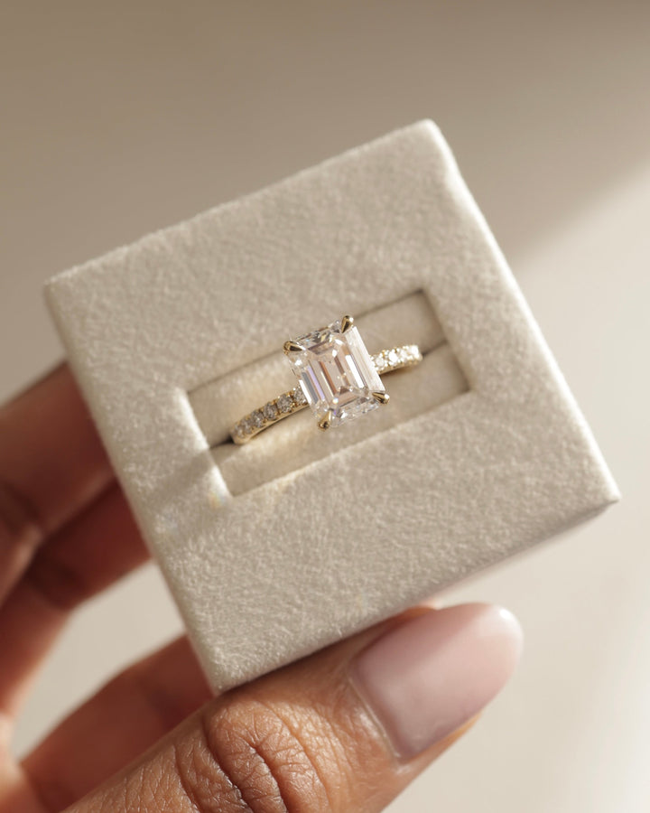 geometric pavé setting, clean line pavé setting, polished pavé setting, smooth pavé setting, fine jewelry pavé setting, diamond pavé mounting, halo pavé band design, open gallery pavé setting,