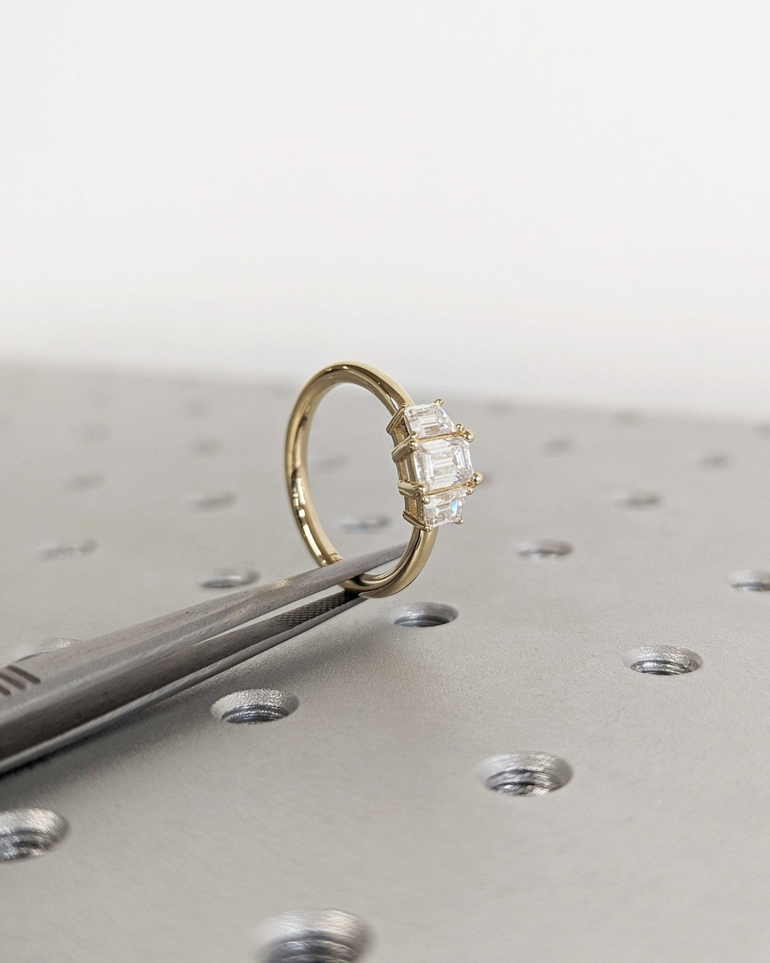 lab grown diamond engagement ring