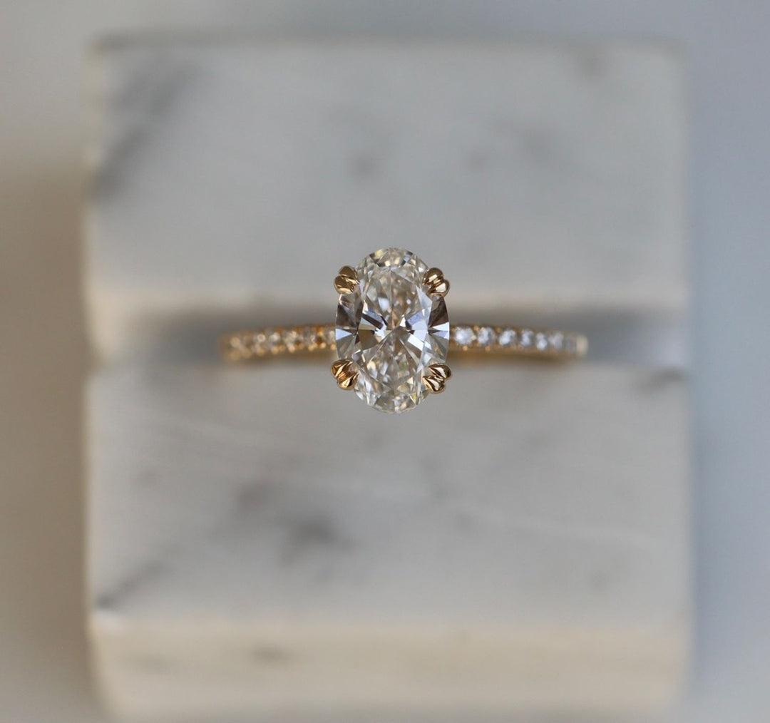 oval diamond wedding ring