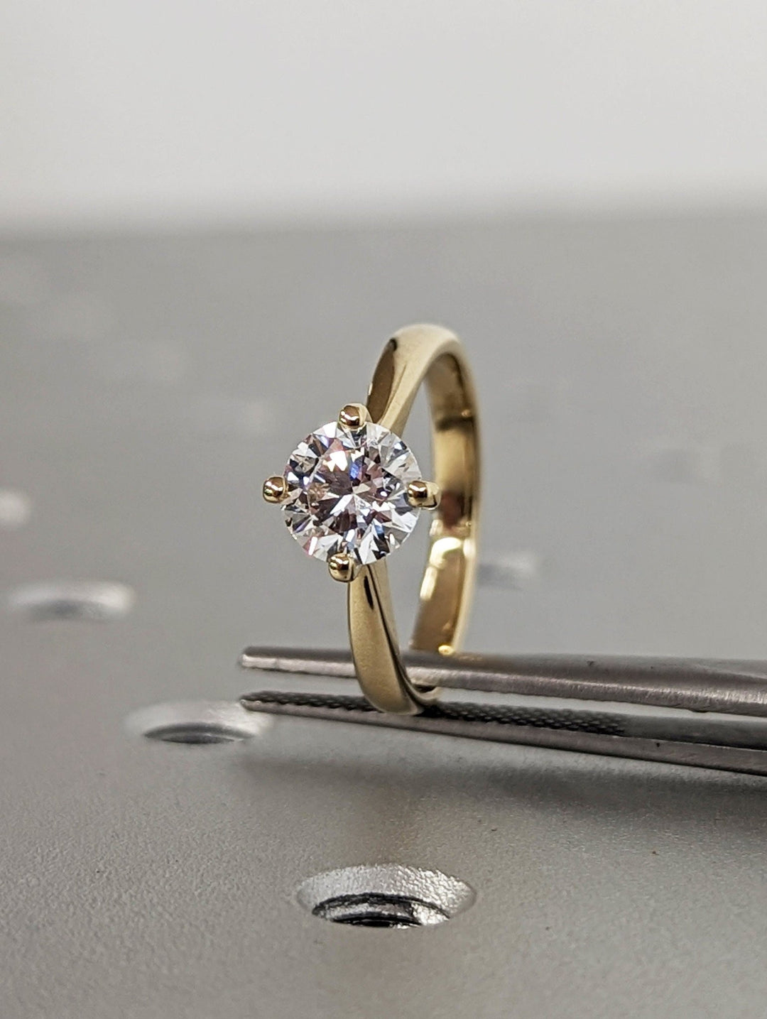 round cut fine jewelry ring,