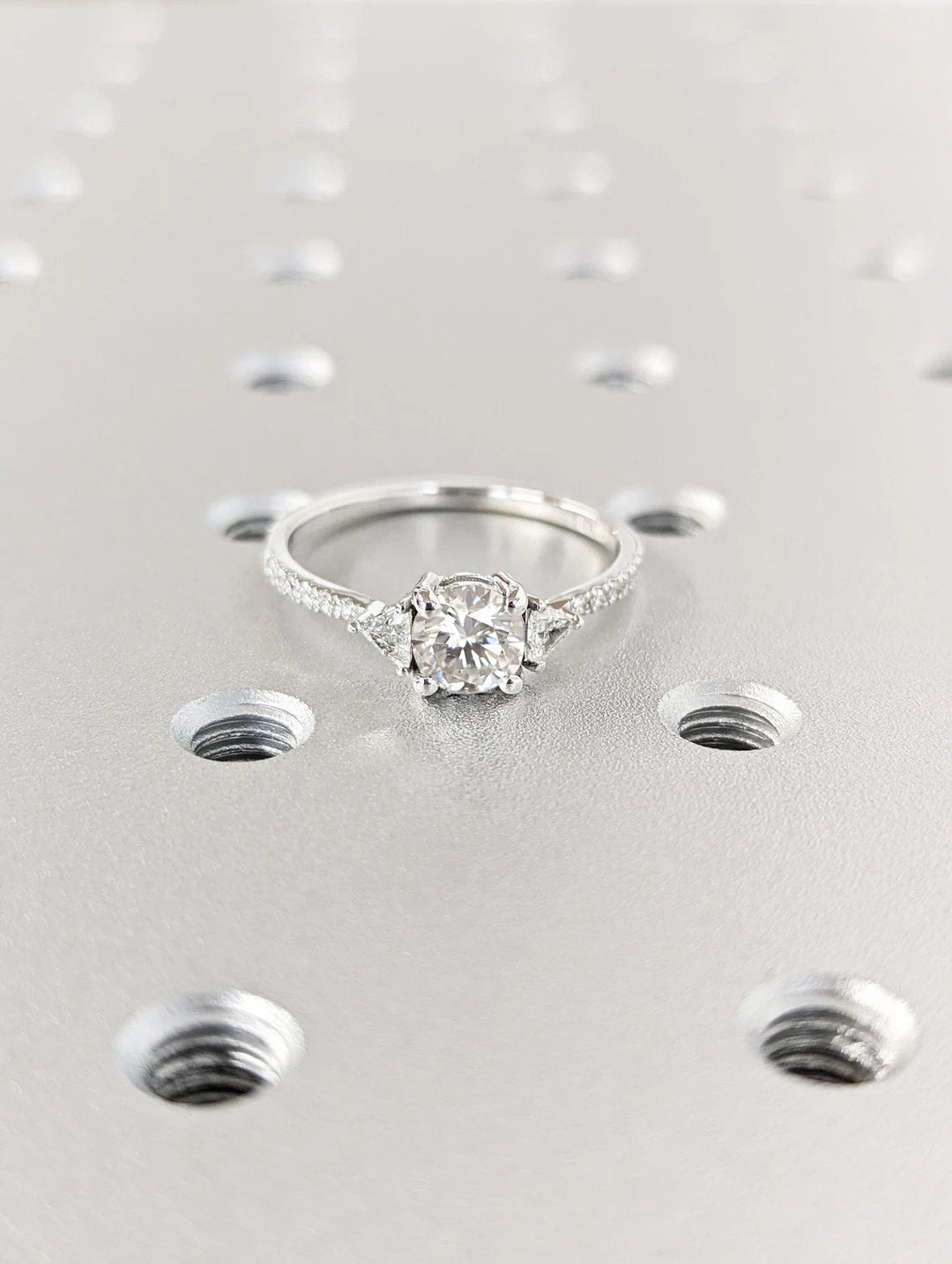 round center diamond trilogy ring,