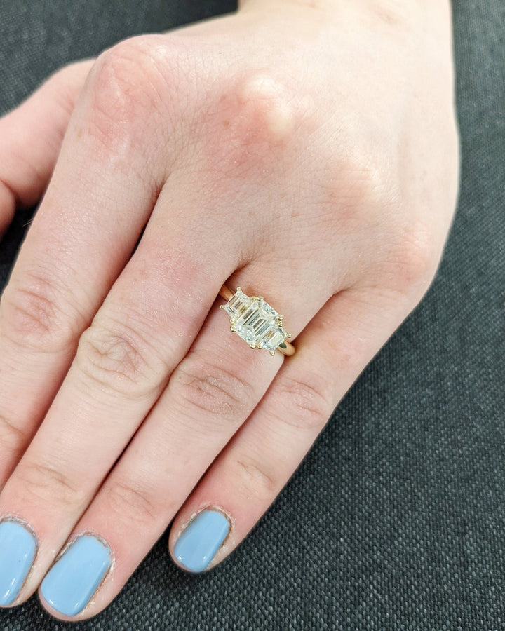 elegant emerald cut wedding ring,