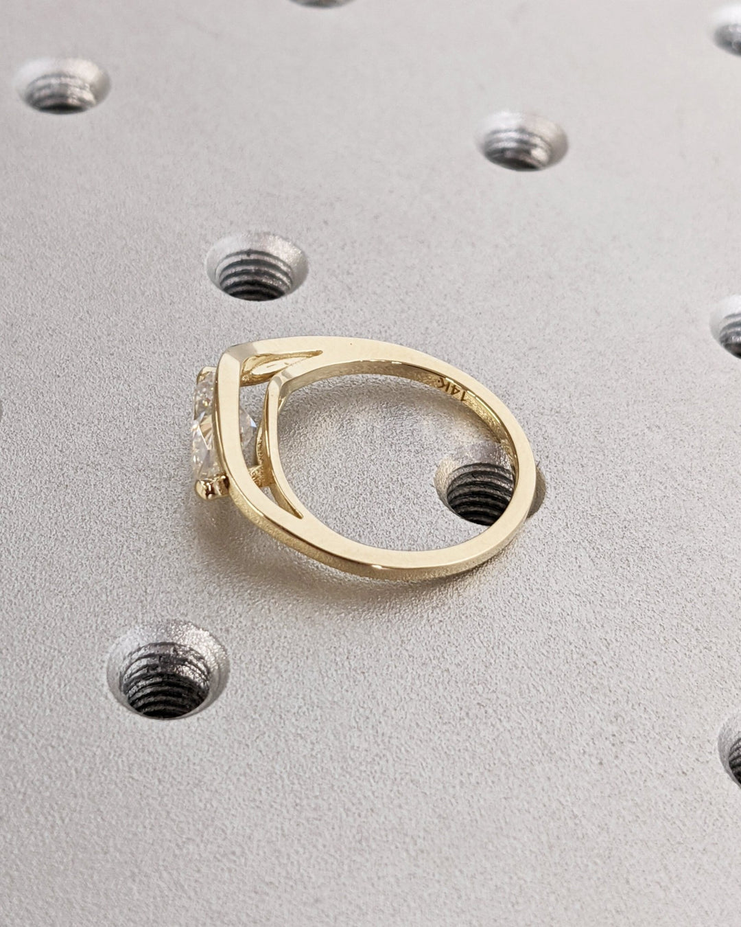 pear shaped diamond ring,