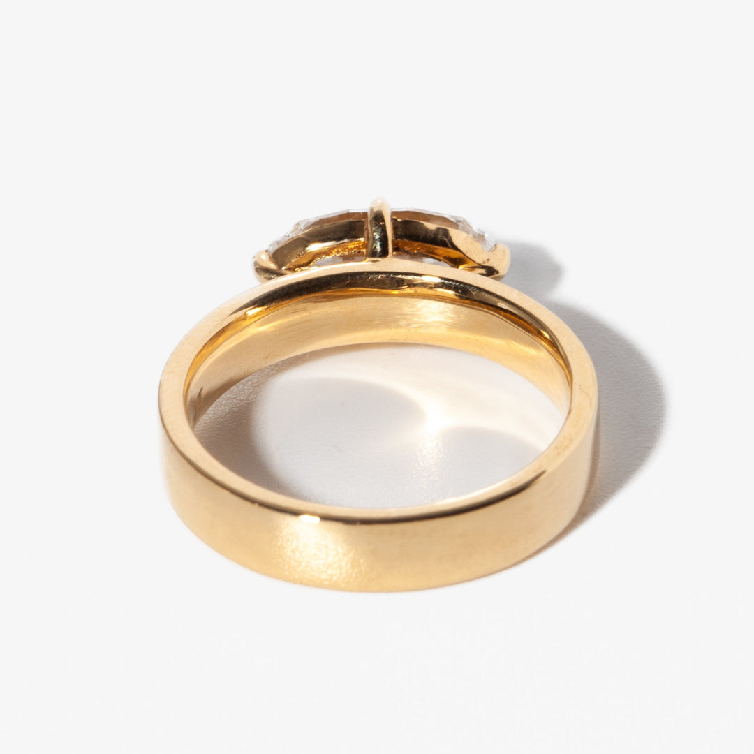 wedding ring style, refined engagement ring, premium engagement ring, fine jewelry engagement ring, sophisticated ring setting, statement engagement ring, architectural ring design,