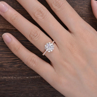 1.35 CT Round Cut Halo Moissanite Engagement Ring